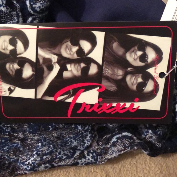 Trixie Dress Junior’s size S - Picture 6 of 7